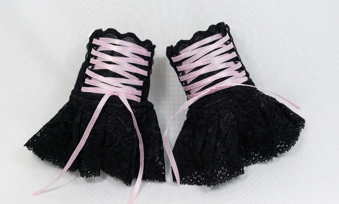 gothic lolita arm warmers | panne velvet &amp; lots of lace | black pink | with belt and skirt