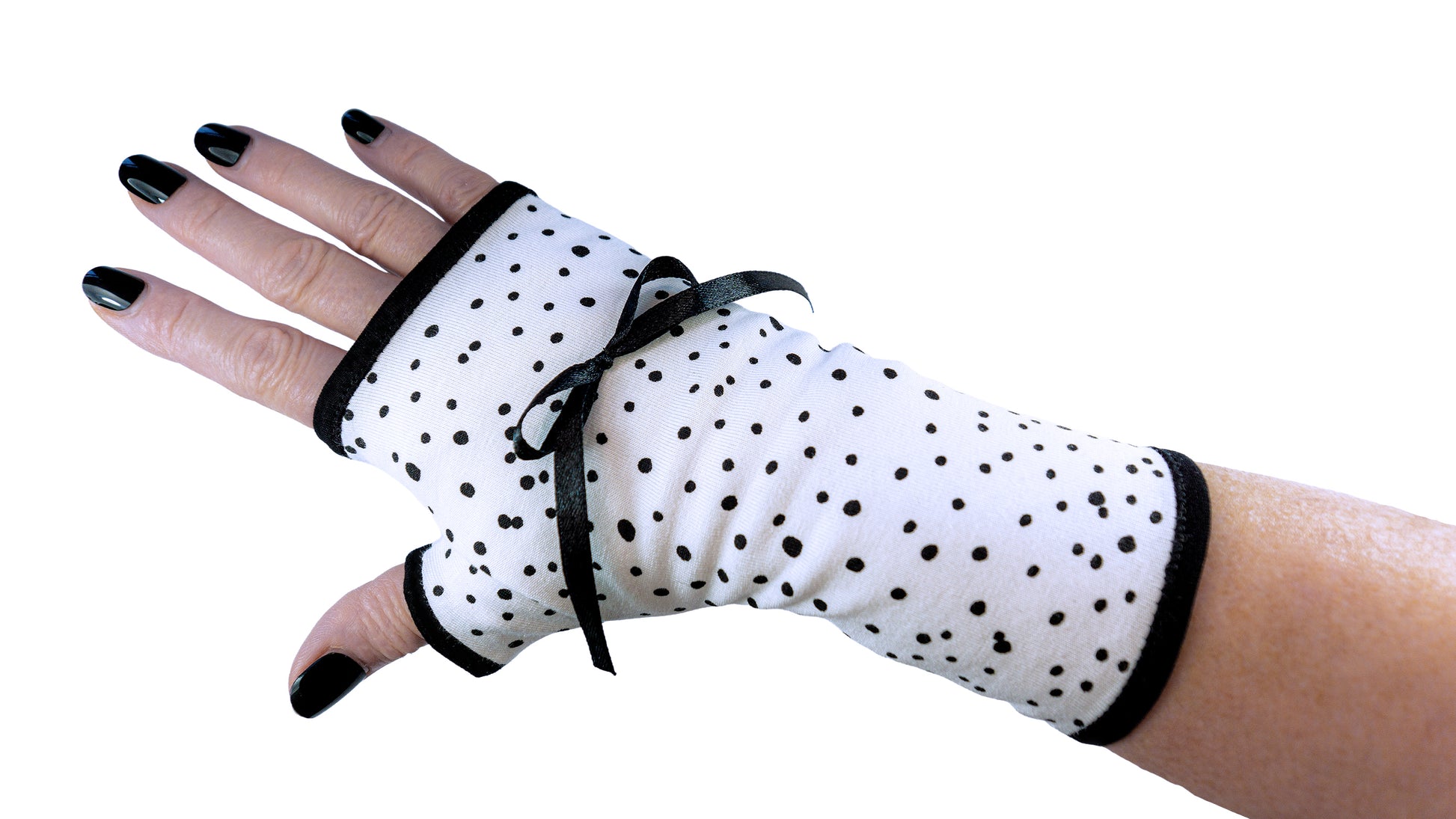 Seitenansicht von einem Handschuh, schwarz lackierte Fingernägel als zusätzlicher style, alle Größen von XXS bis XXL