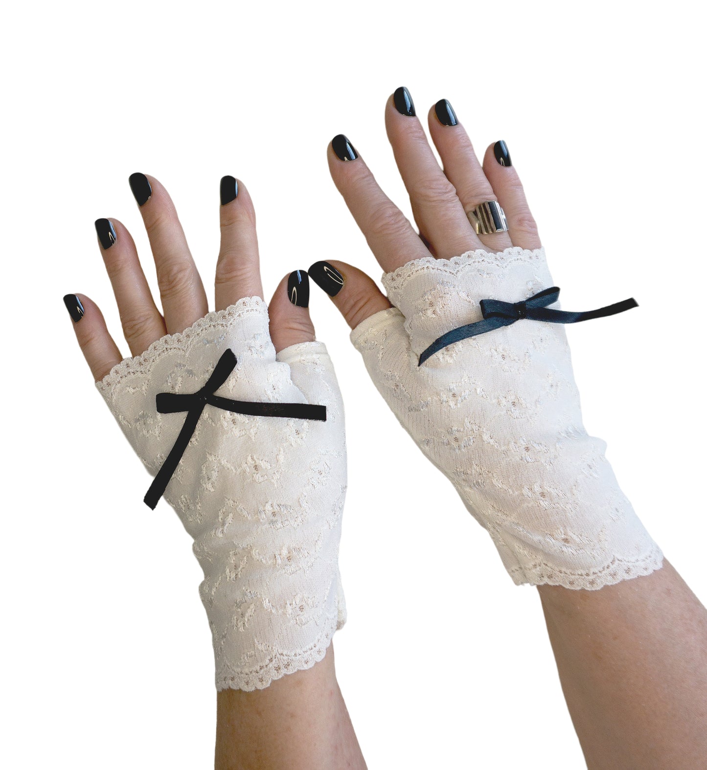 Fingerlose Sweet Lolita Handschuhe in Elfenbein mit schwarzer Schleife aus festem Spitzenstoff