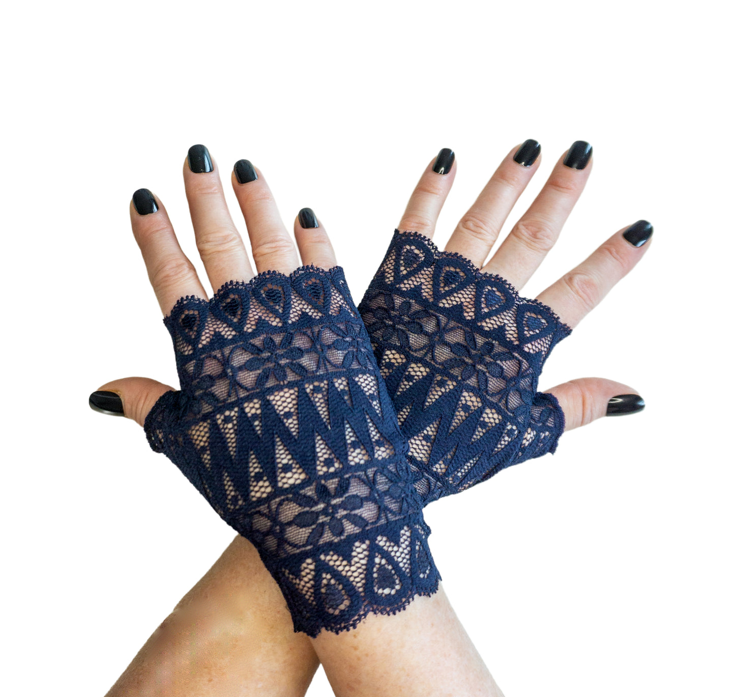 ein paar fingerlose Handschuhe made in Germany aus spitze im art deco Stil, vintage, folklore Ornamente, peppt jede Garderobe auf, auch für förmliche oder offizielle Anlässe, verdeckt außerdem Narben auf der Hand