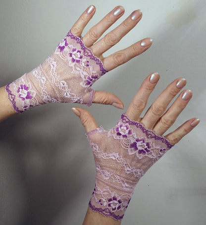 Wrist warmers gloves fingerless white silver with bow made of lace for the wedding