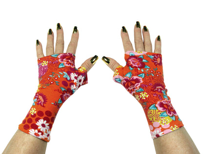 Mitaines en jersey doux, ULTRA CONFORTABLES #INDISPENSABLE, à motifs colorés, doublées (couleur de la doublure au choix), avec nœud.