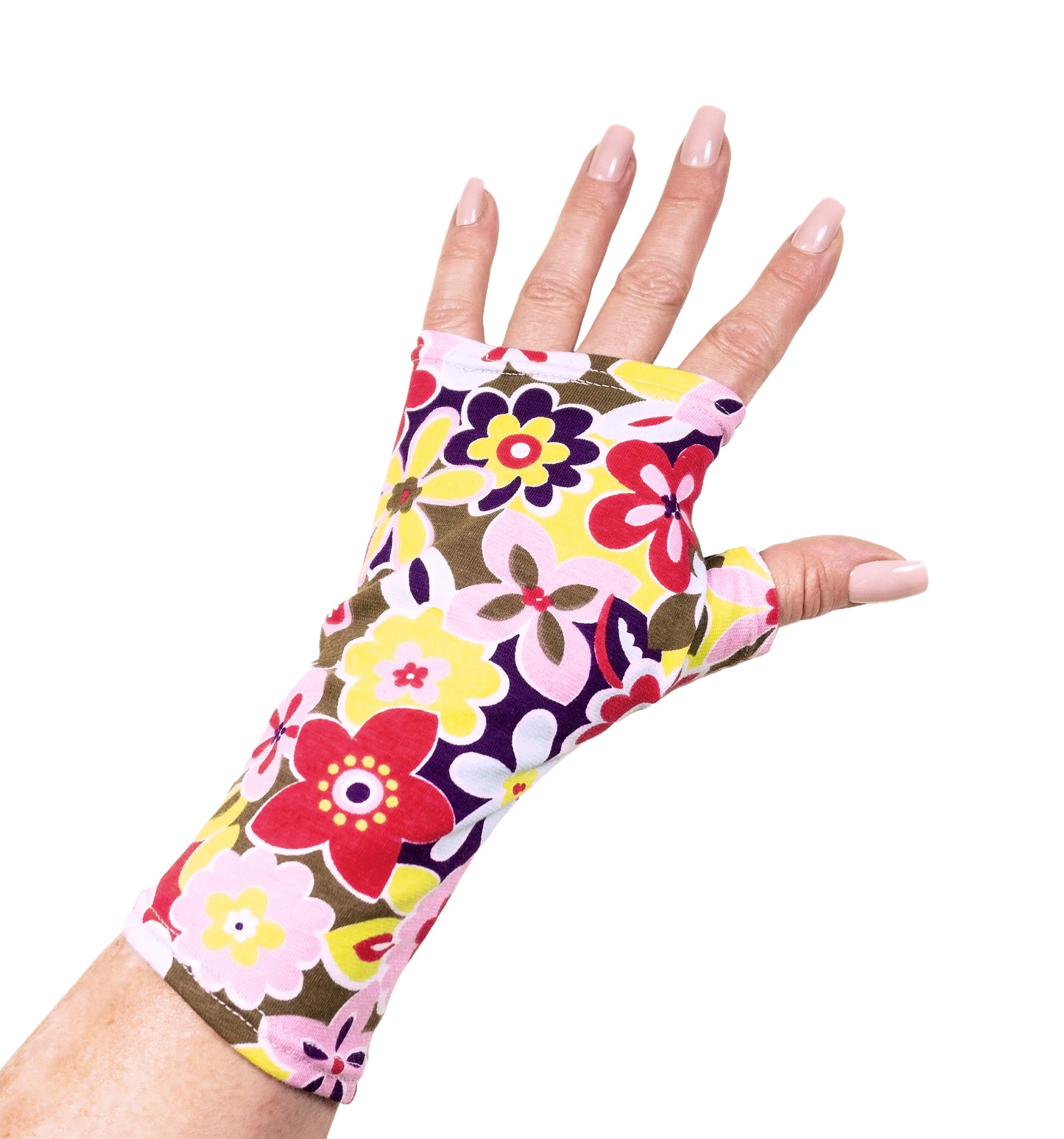 Einzelansicht einer Hand von den fingerlosen Handschuhen mit riesigen Blumen. Psychedelic Trance, Psy, Goa, Hippie, Boho