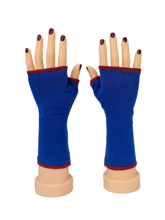 ein paar Handschuhe abgebildet mit Futter Farbe bordeaux rot | minimalistisch praktisch sportlich, für alle Gelegenheiten und jeden event, ob outdoor, indoor, Geschenk, passt zu jedem Style