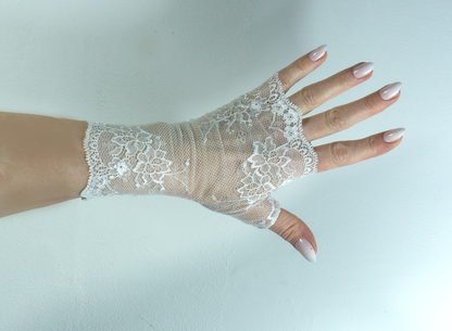 Wrist warmers gloves fingerless white silver with bow made of lace for the wedding