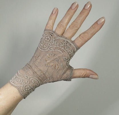 Pulswärmer | fingerlose Handschuhe im art deco Stil | Farbe helles taupe