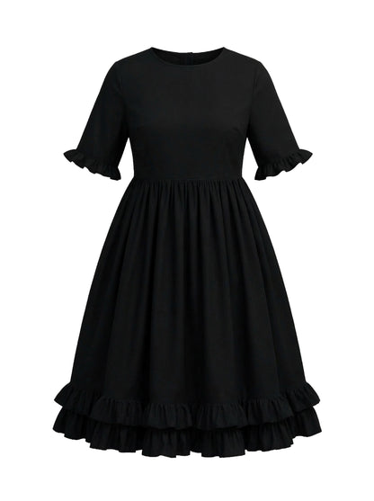 ausladendes Kleid in midi Länge, pech gothic schwarz, Kurzarm, hochgeschlossen, nostalgisch, viktorianisch, mit Rüschen und in allen Größen erhältlich