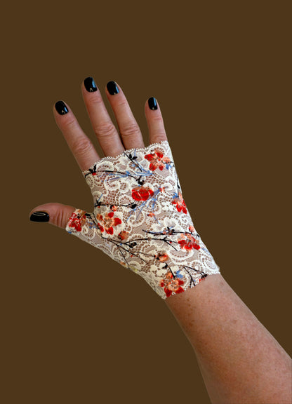 Wrist warmers gloves fingerless white silver with bow made of lace for the wedding