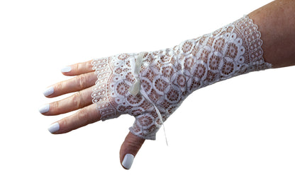 Long fingerless lace gloves, white and silver, Art Deco style with bow – Mouska Alfar Manufaktur