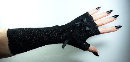 simple fine light wrist warmers gloves fingerless lace gold colored 