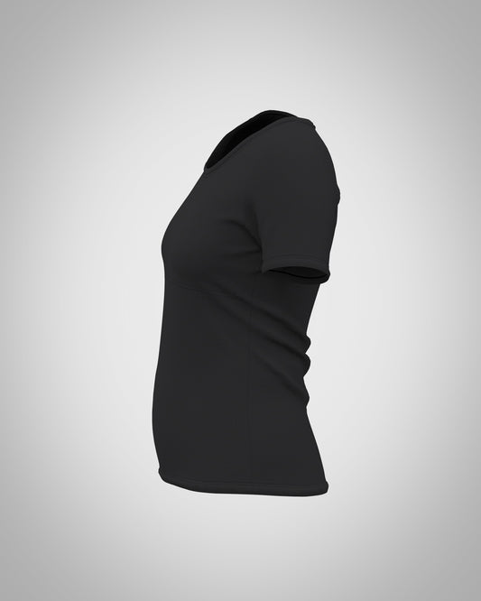 schwarzes T-Shirt mit kurzen Ärmeln und Rundhalsausschnitt. Seitenansicht. Mouska Alfar Handgefertigt