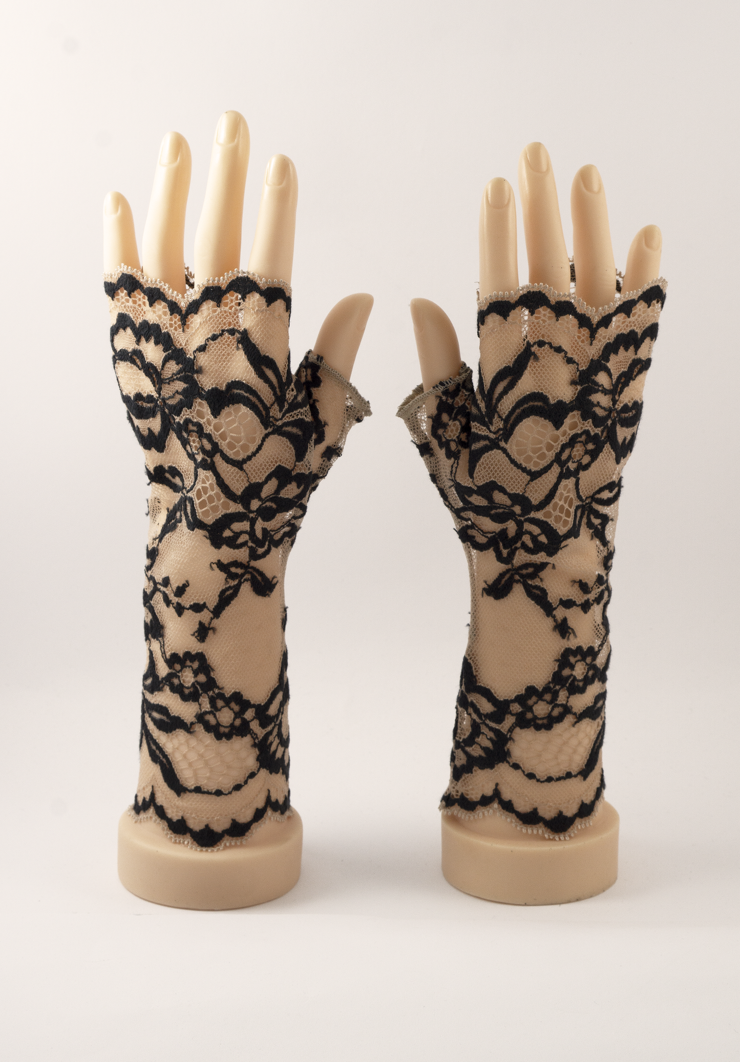 sexy lolita wrist warmers black/pink &amp; bow