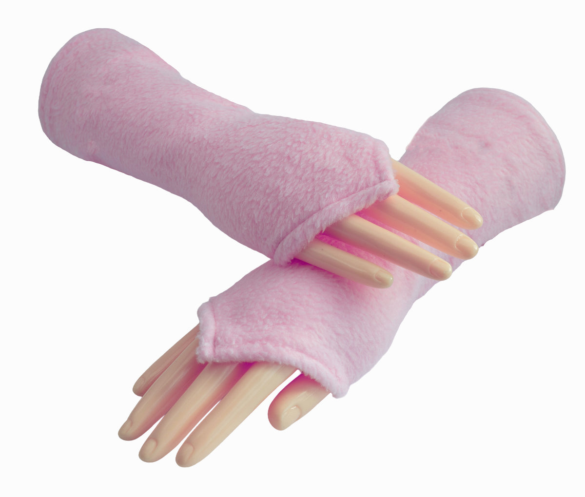 ein Paar flauschige Wichtel Armstulpen aus Fleece in rosa an Modell Armen fotografiert, unlackierte Fingernägel. Die Stulpen sind halblang und nach vorn über den Handrücken wichtelig zugeschnitten, wie eine Elfe. Slow Fashion aus Deutschland von Mouska Alfar Harajuku Mode Design.