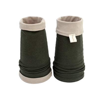 Abbildung ein Paar Wende Stulpen beige khaki oliv. Aus Baumwolle.
