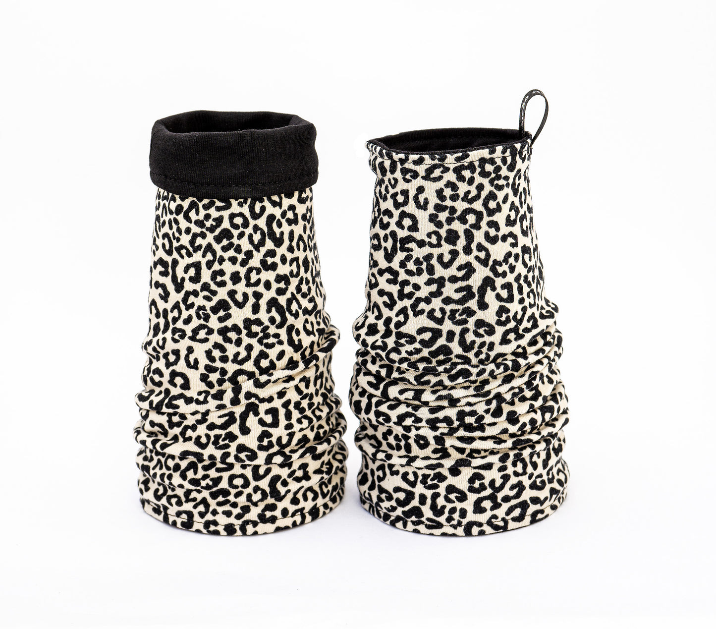 ein paar punk Wende Armstulpen mit Leopard print auf der einen Seite, die andere schwarz aus Baumwolle | kurz oder lang wählbar, auf dem Foto sind sie kurz abgebildet