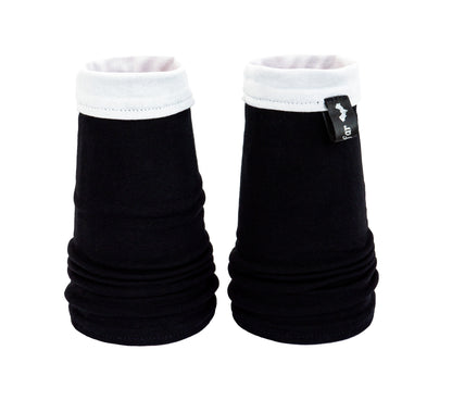 Wende Armstulpen schwarz weiß umgestülpt getragen  Mouska Alfar Manufaktur Jersey Stulpen mit sichtbarem Farbakzent handgenäht