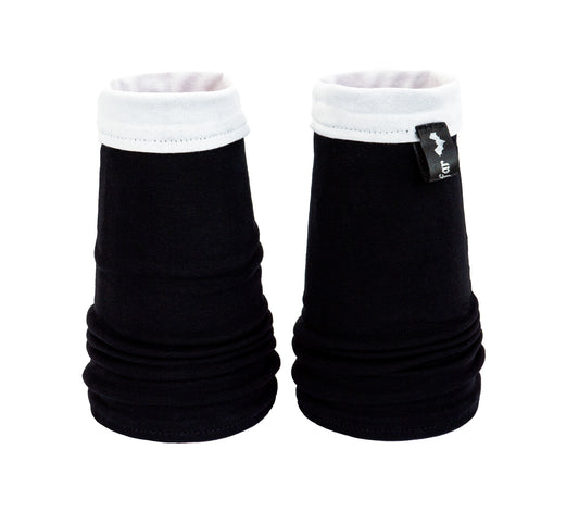 Wende Armstulpen schwarz weiß umgestülpt getragen  Mouska Alfar Manufaktur Jersey Stulpen mit sichtbarem Farbakzent handgenäht